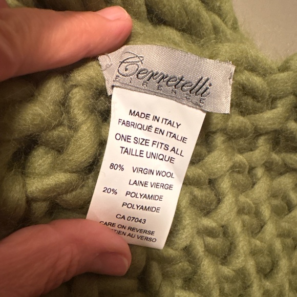 Beautiful green long scarf made in Italy 80% virgin wool 20% polymide - Picture 4 of 5